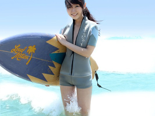 サーフィン関係で働くキュートな女の子！雄の上での腰振りライドも上手ですが何よりも笑顔がとにかく素晴らしいので必見